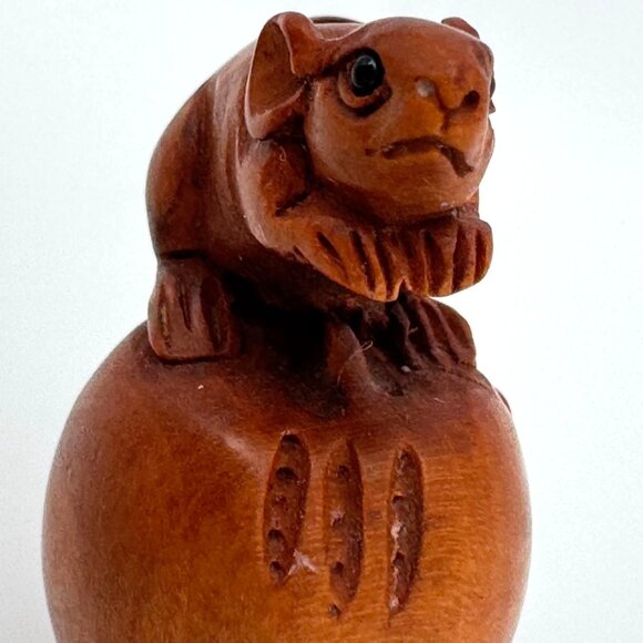 Ojime Bead Netsuke Mouse on Apple Fruit Hand-Carved Boxwood  Signed Figurine - Picture 5 of 8